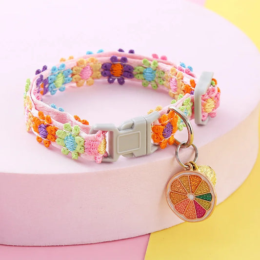 Collar con Cascabel y Diseño de Huellas FURLUXE™ | Collar Colorido y Seguro para Mascotas
